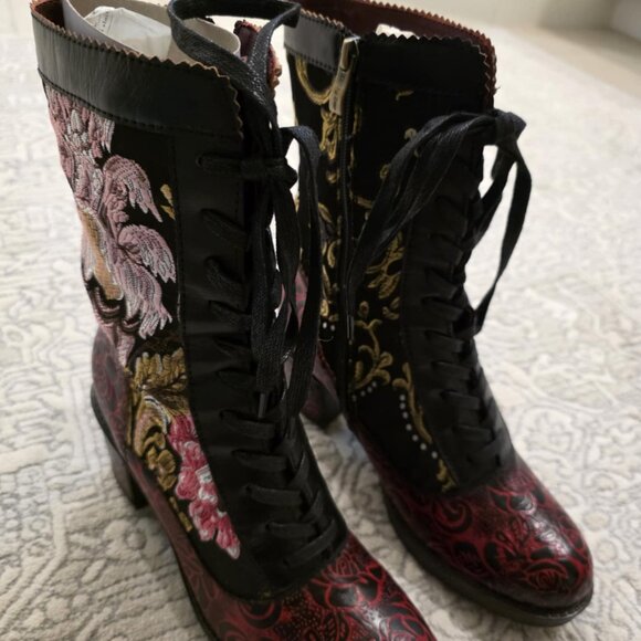 L'ARTISTE Casandra Lace Up Bootie 9 - Picture 5 of 16